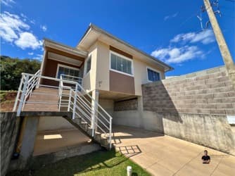 Casa para vender no bairro Santa Lúcia, Videira - Santa Catarina